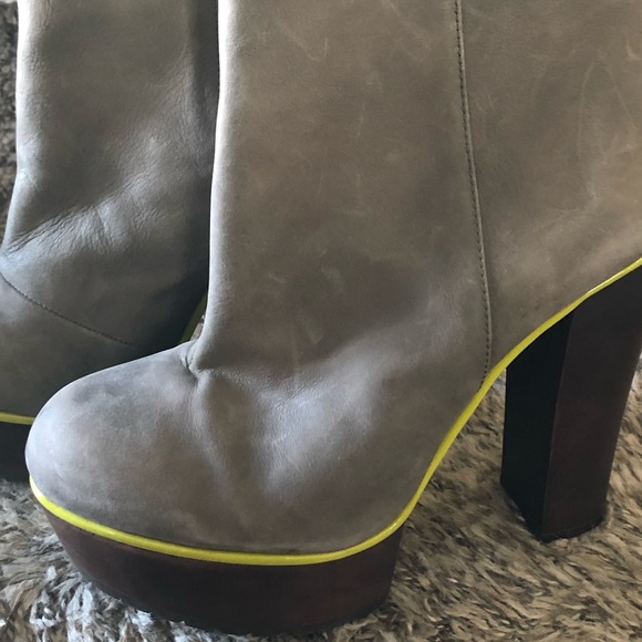 NWT heels - Picture 2 of 2